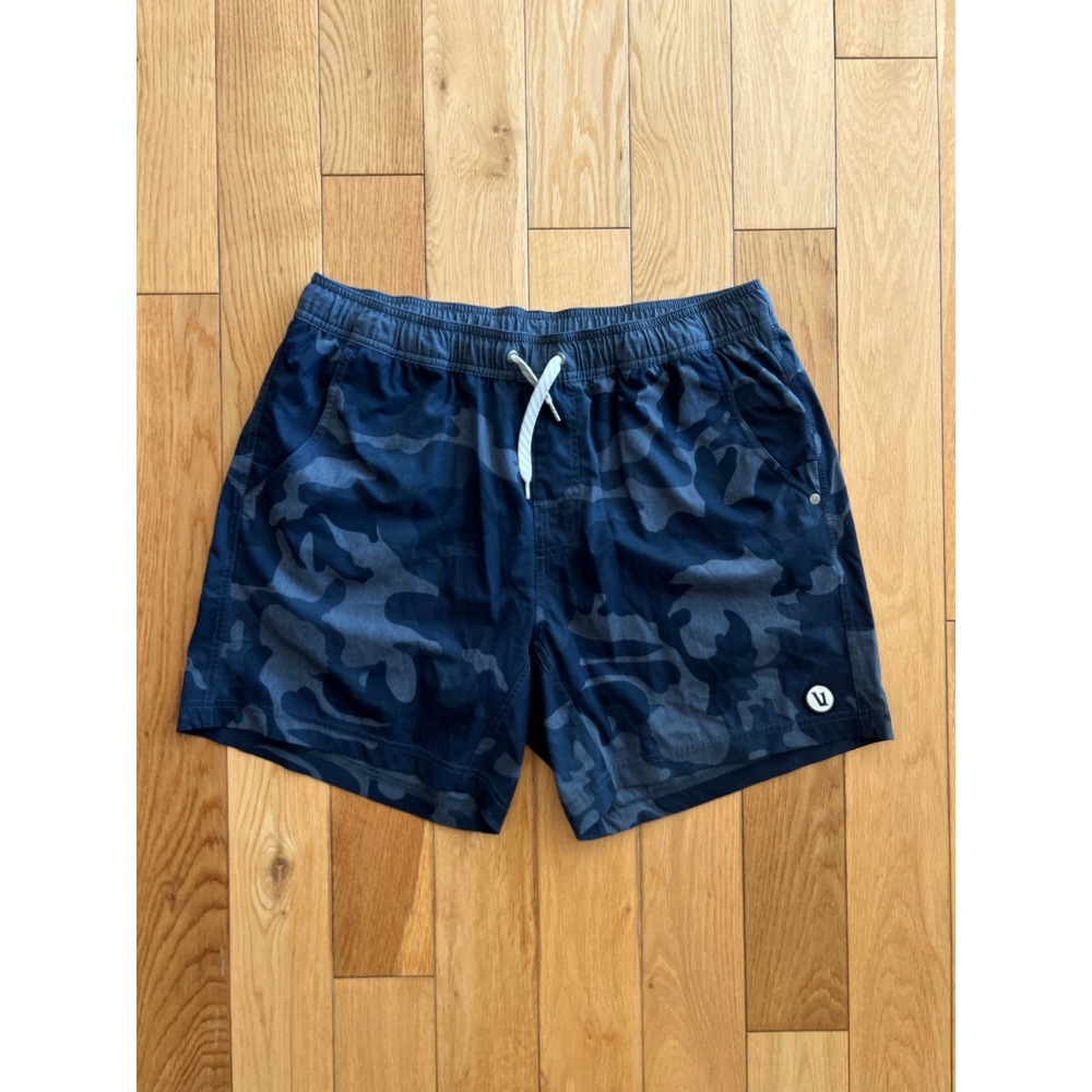 Vuori Men's Kore Short Navy Blue Camo Athletic Activewear 6" Inseam Size Large